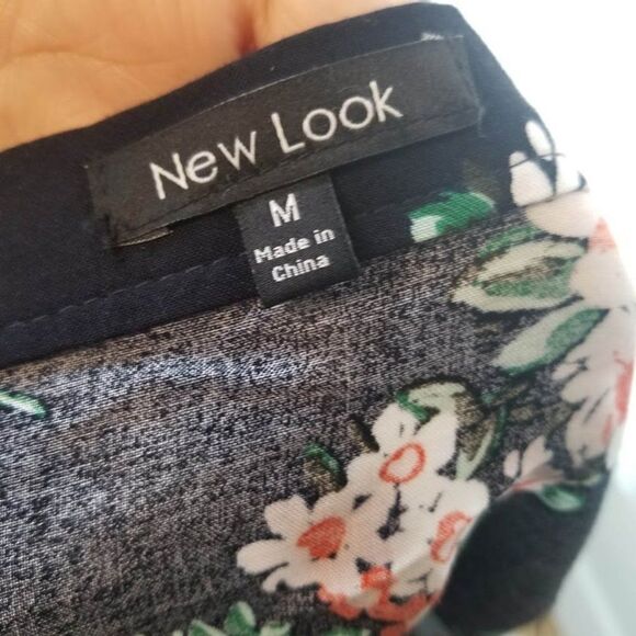 Wrap around Flower skirt/Size Medium - Picture 2 of 9